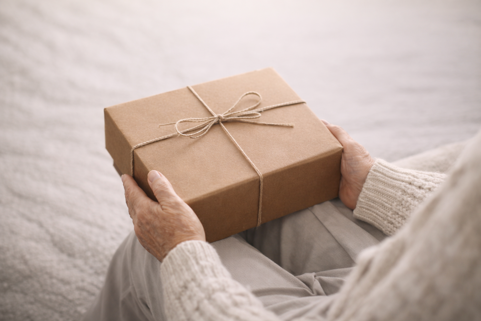 Elegant Grand & Go gift box with cream ribbon