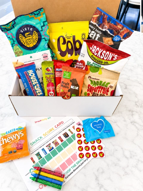 Sampleit snack box with score card and crayons