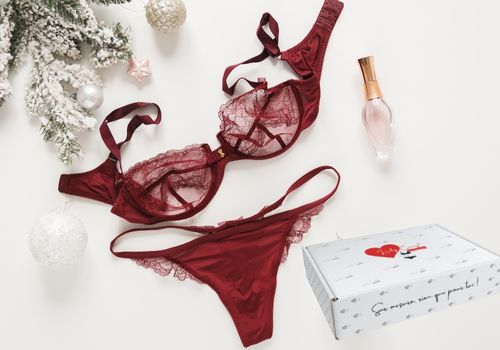 Ensemble lingerie rouge avec box Lovely Curvy